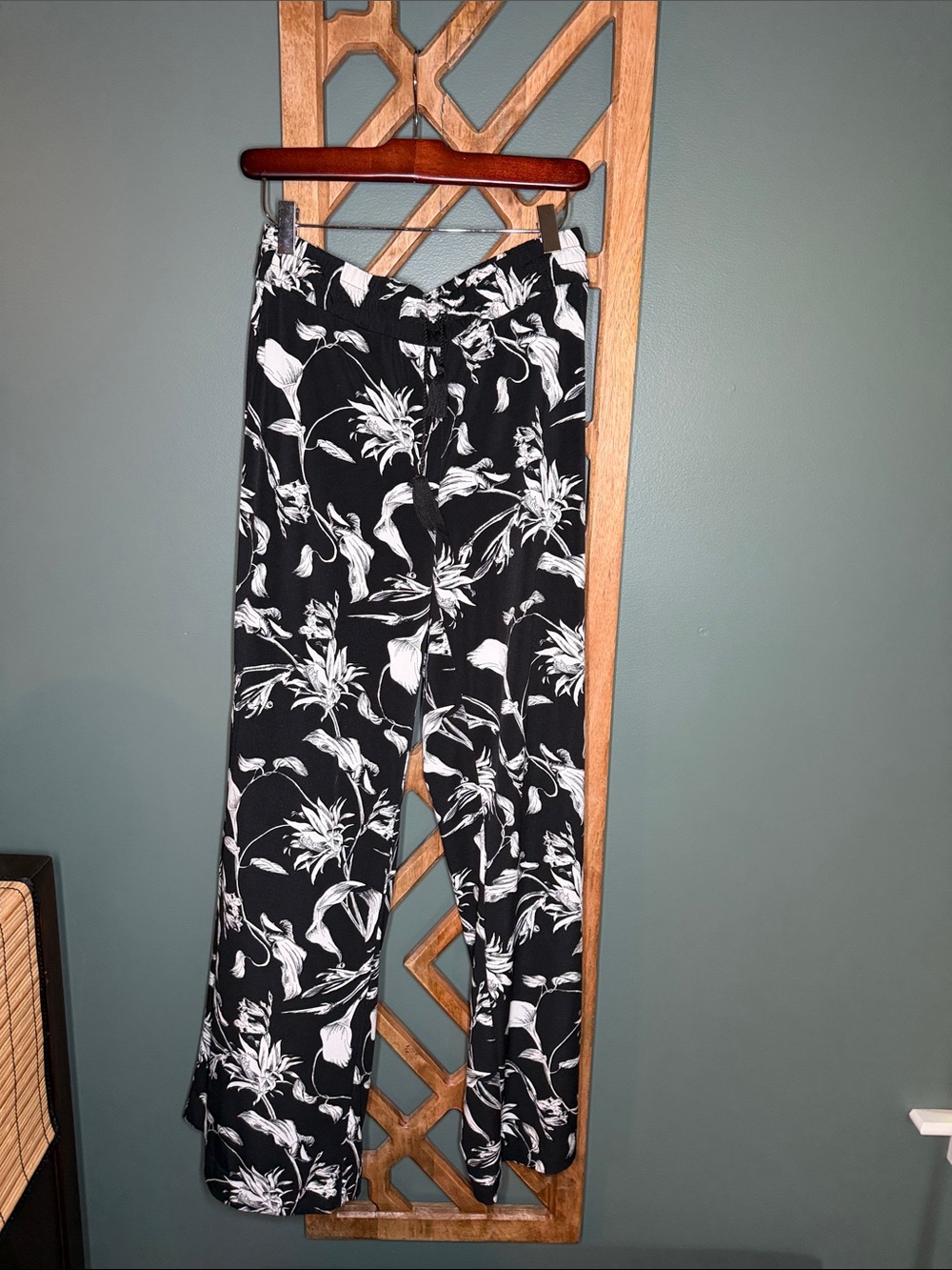 White House Black Market Black Wide-Leg Pants with White Floral Print